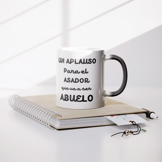 Aplauso_para_el_asador_abuelo_Lifestyle_Notebook_Mockup.png