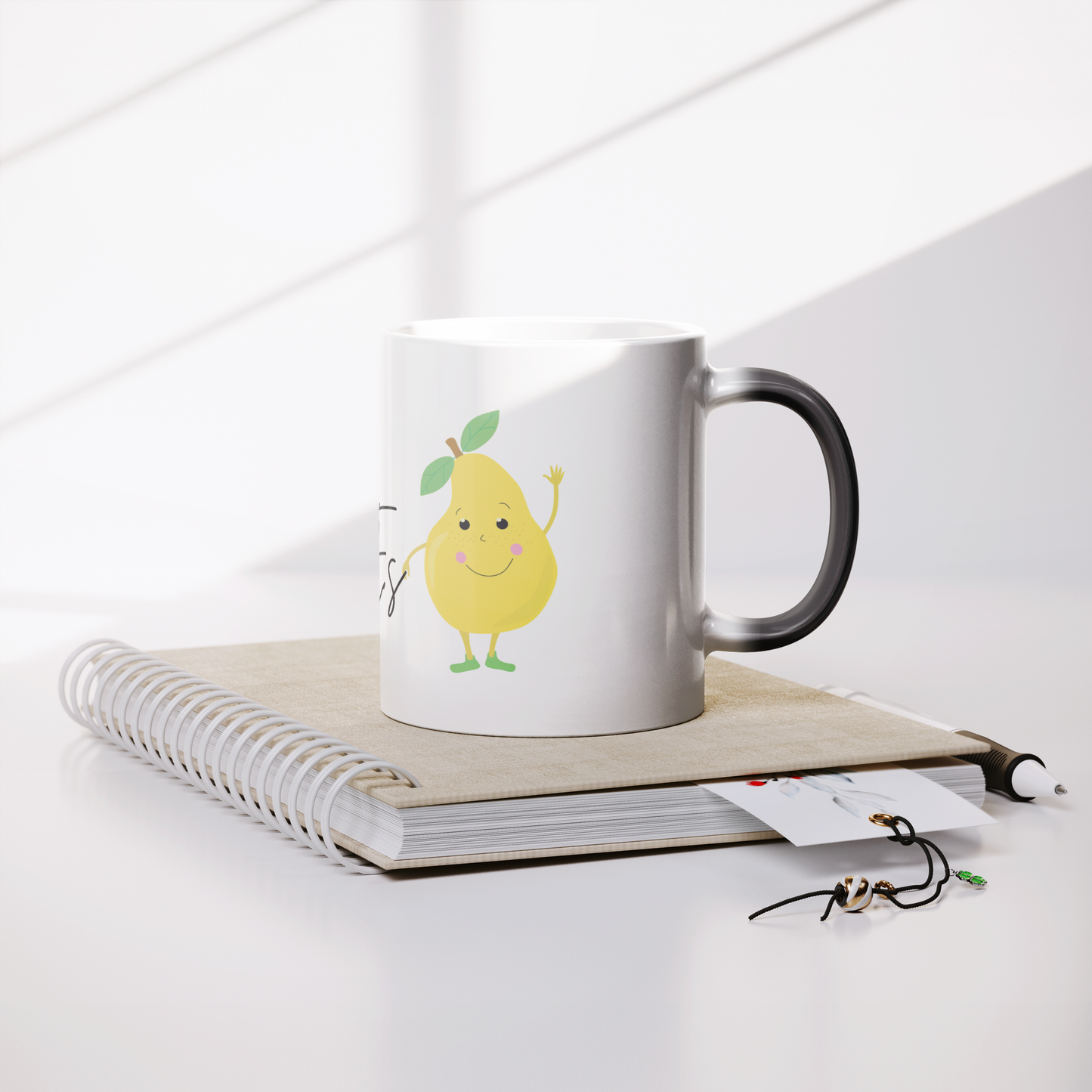 Taza_mgica_dulce_espera_Lifestyle_Notebook_Mockup.png