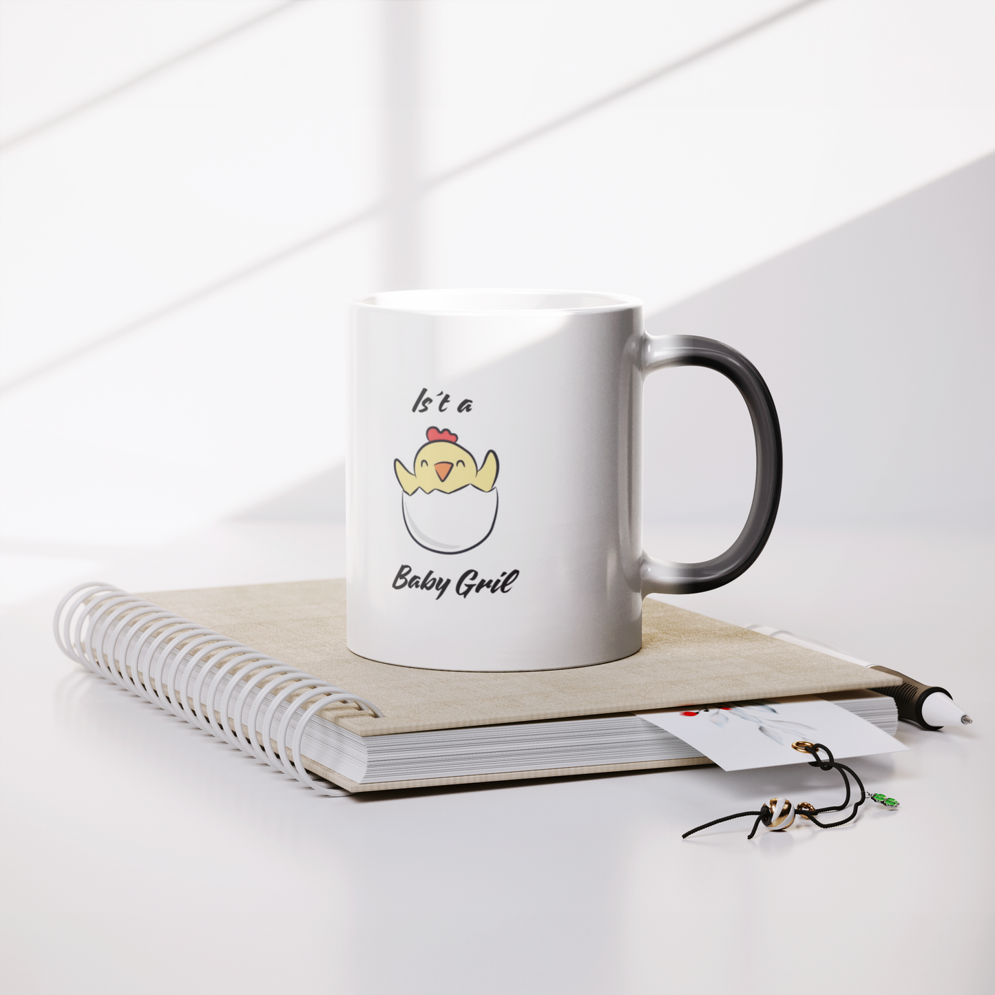 Taza_revelacin_de_gnero_yelow_Gril_Lifestyle_Notebook_Mockup.png