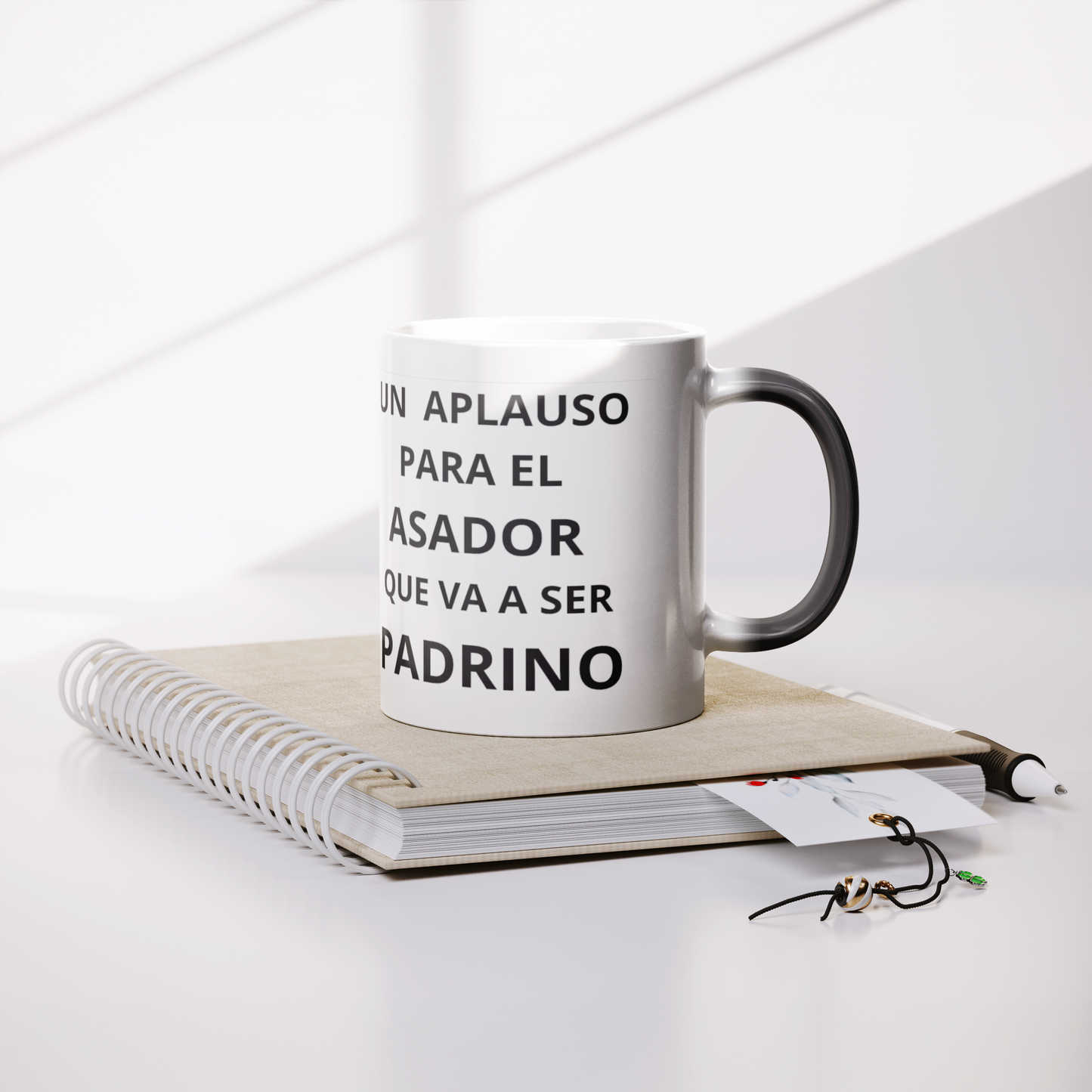 Un_aplauso_Asador_Padrino_Lifestyle_Notebook_Mockup.png