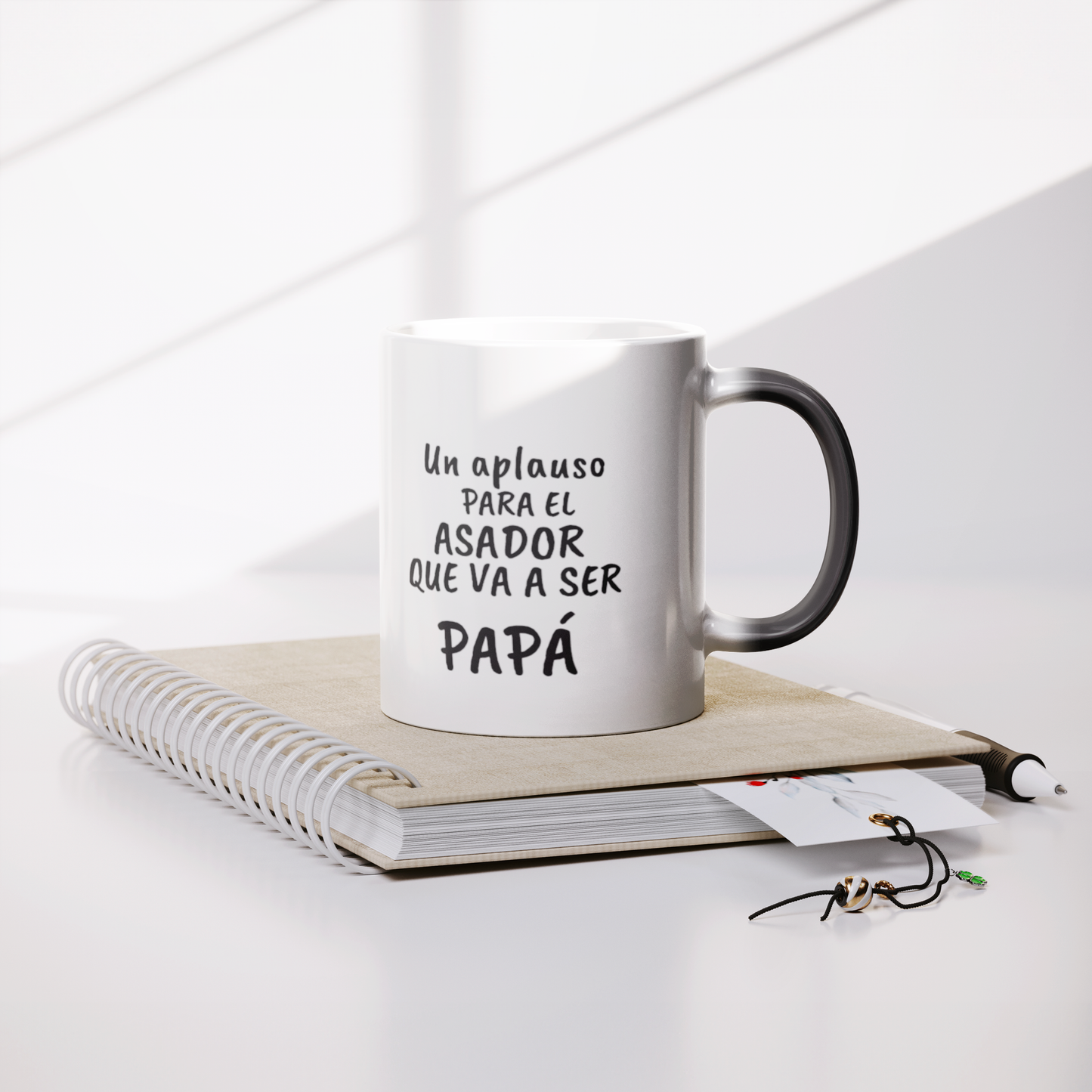 Un_aplauso_para_el_asador_Pap_Lifestyle_Notebook_Mockup.png