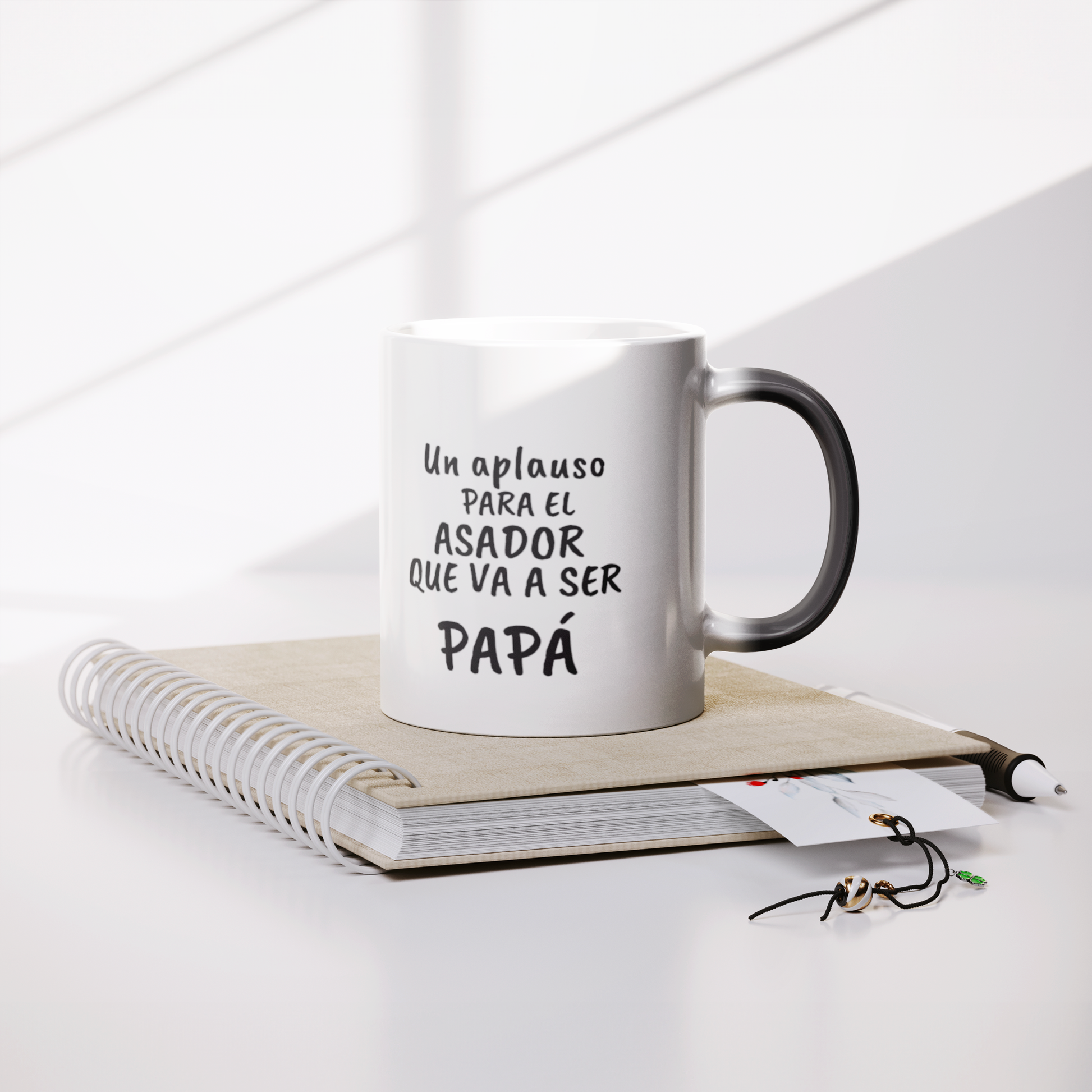 Un_aplauso_para_el_asador_Pap_Lifestyle_Notebook_Mockup.png